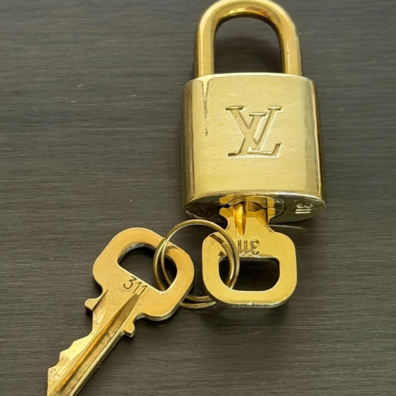 Louis Vuitton Authentic Solid Brass Bag Padlock & 2 Keys Set (No. 318)